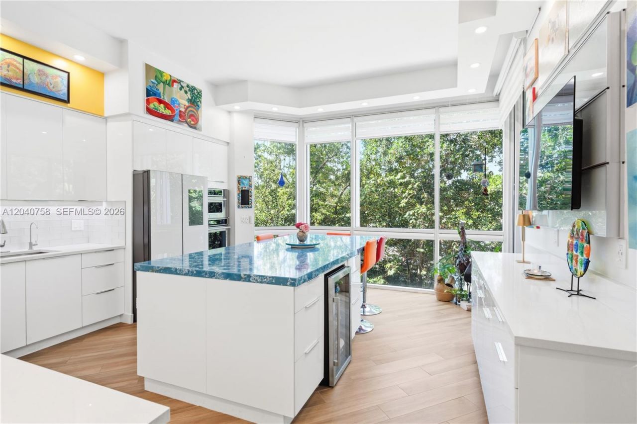 16400 Collins Ave, Unit TH-4, Sunny Isles Beach, FL 33160 Photo