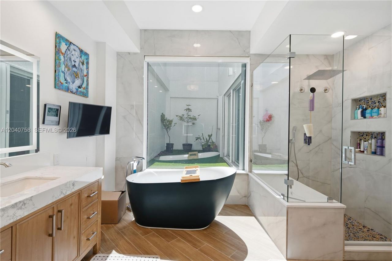 16400 Collins Ave, Unit TH-4, Sunny Isles Beach, FL 33160 Photo
