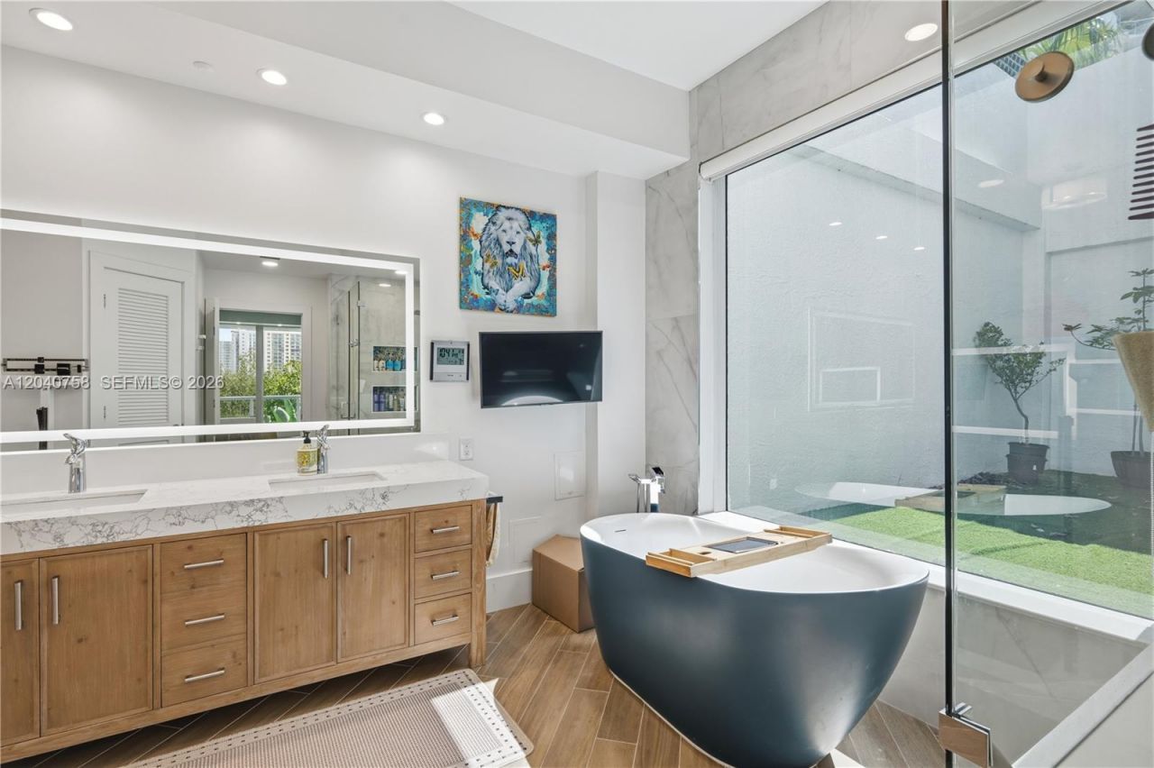 16400 Collins Ave, Unit TH-4, Sunny Isles Beach, FL 33160 Photo