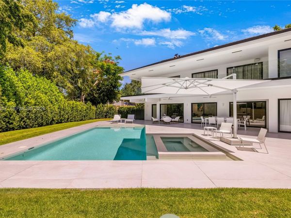7180 E Lago Dr , Coral Gables, FL 33143