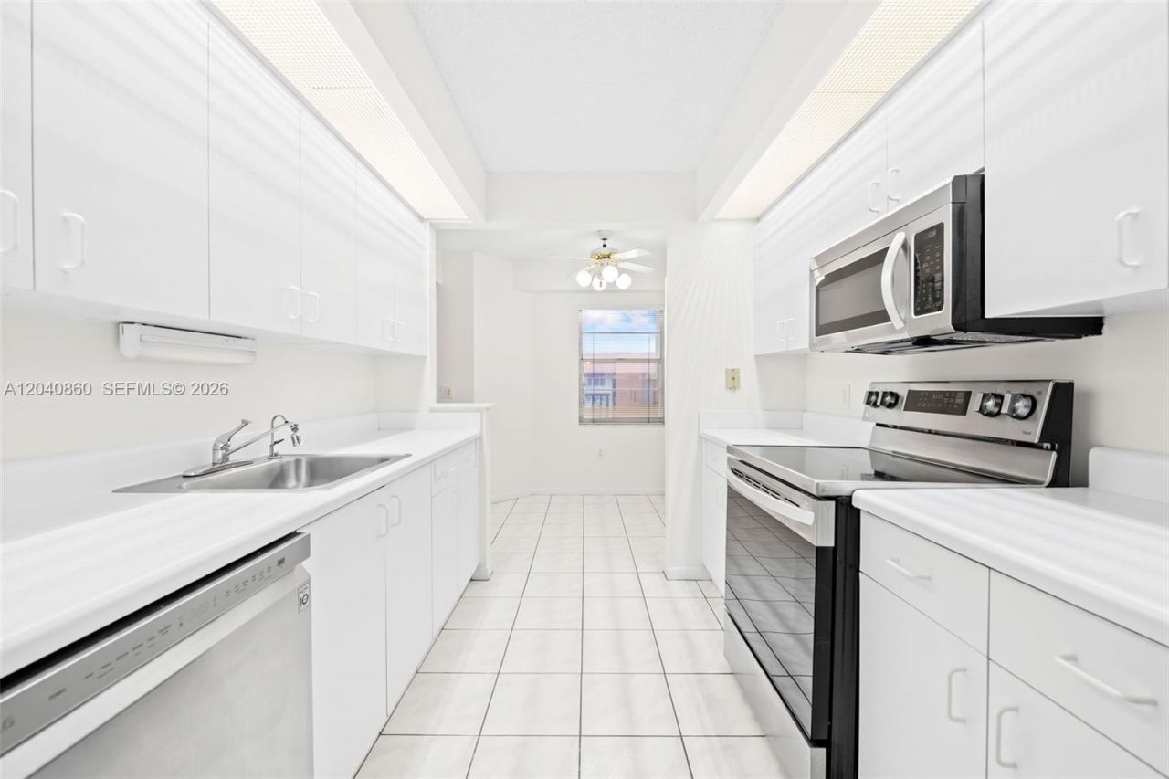 1501 SW 131st Way, Unit 405P, Pembroke Pines, FL 33027 Photo