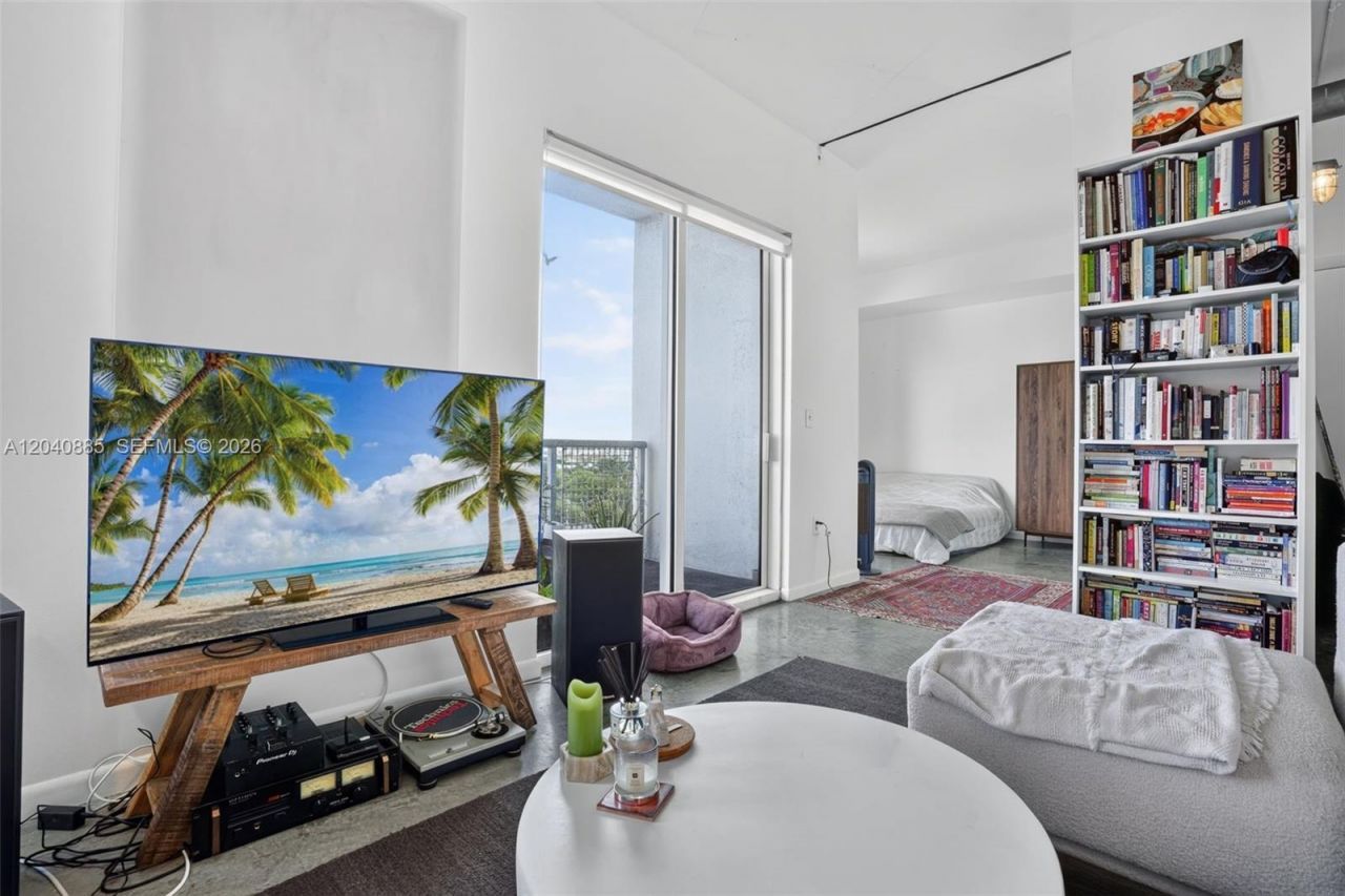 10 SW South River Dr, Unit 1005, Miami, FL 33130 Photo