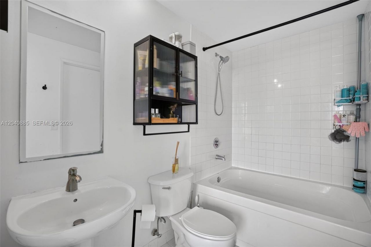 10 SW South River Dr, Unit 1005, Miami, FL 33130 Photo