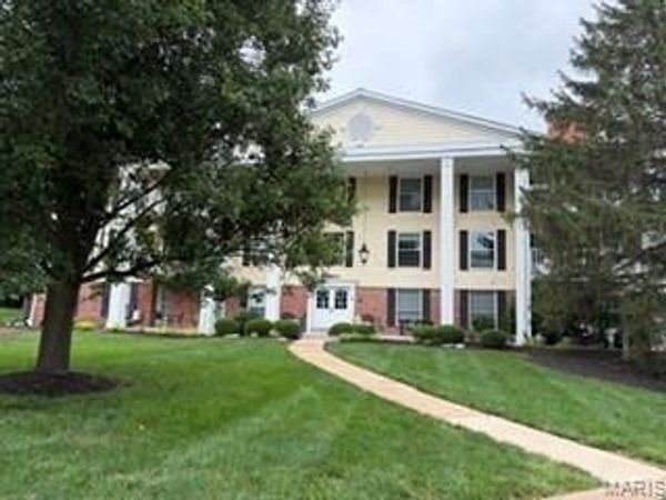 1525 Hampton Hall Drive, Unit 22, Chesterfield, MO 63017
