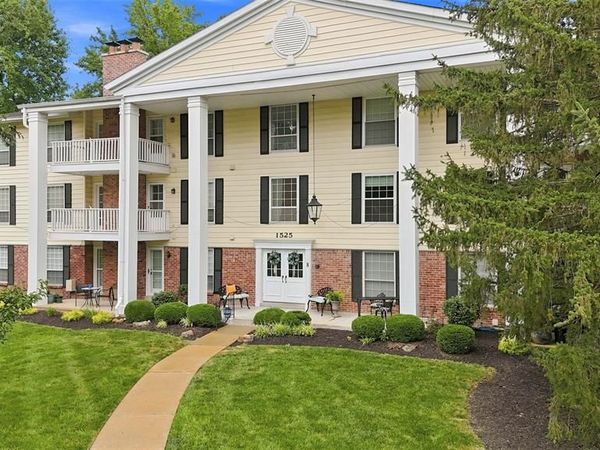 1525 Hampton Hall Drive, Unit 22, Chesterfield, MO 63017