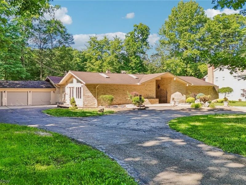 2141 Arms Drive, Girard, OH 44420 Photo 6