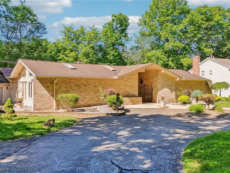 2141 Arms Drive, Girard, OH 44420 Photo 7