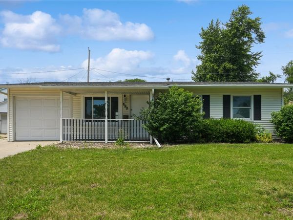 890 S 8th Street , Marion, IA 52302