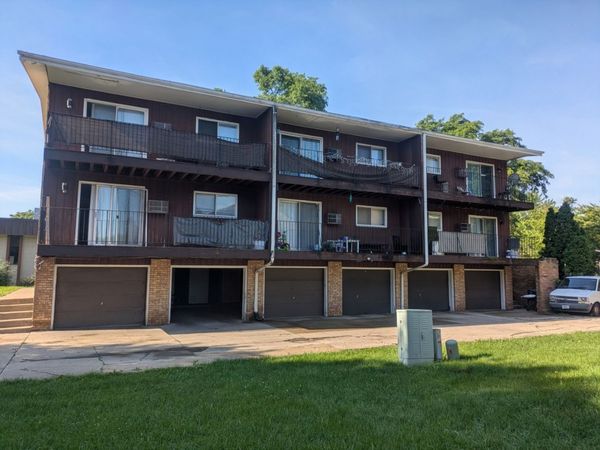 75 N Lyle Avenue , Elgin, IL 60123