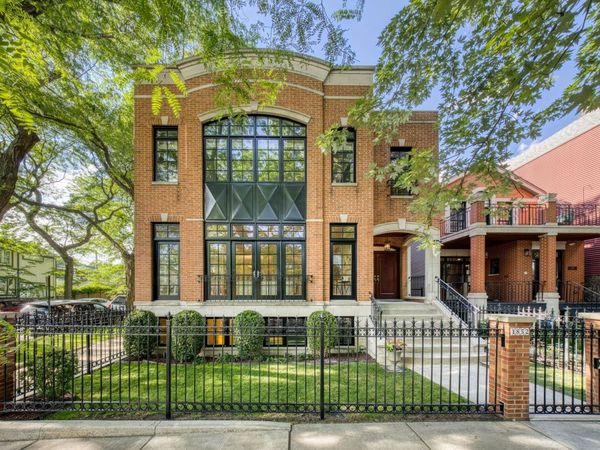 1852 W Wellington Avenue , Chicago, IL 60657