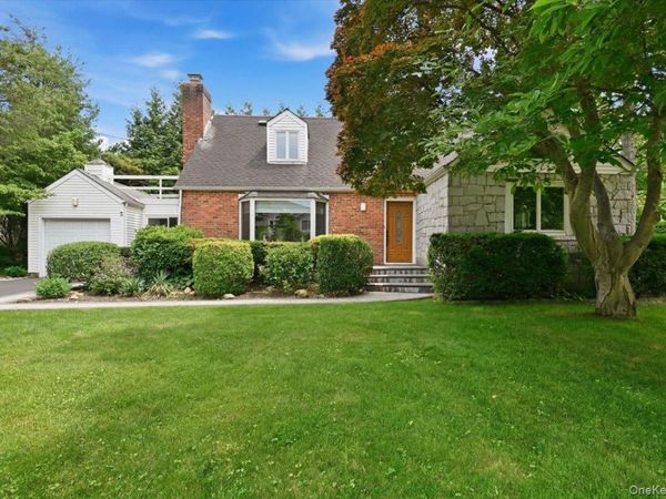 2 Crabtree Lane, Roslyn, NY 11576