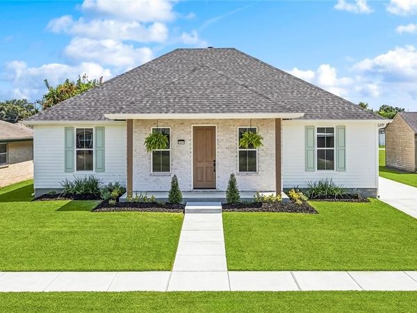 2421 GARDEN Street , Meraux, LA 70075