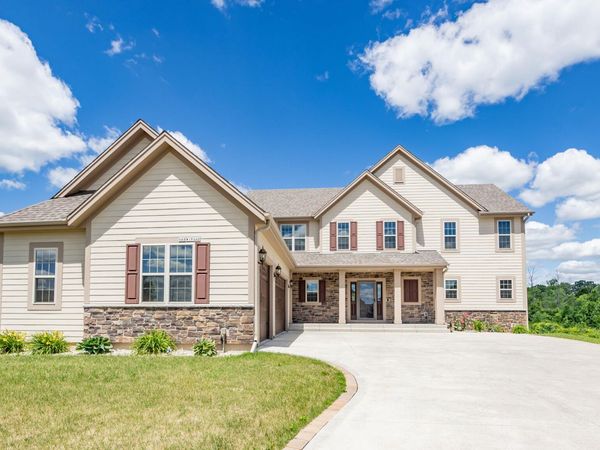 N88W18648 Duke Ct, Menomonee Falls, WI 53051