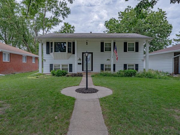 411 Calvin St, Moville, IA 51039