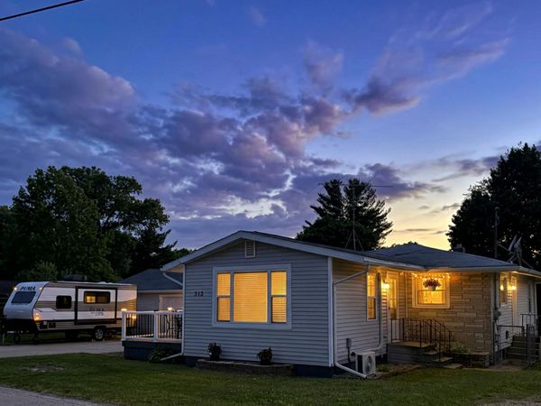 313 Ackerson Lake Drive, Jackson, MI 49201