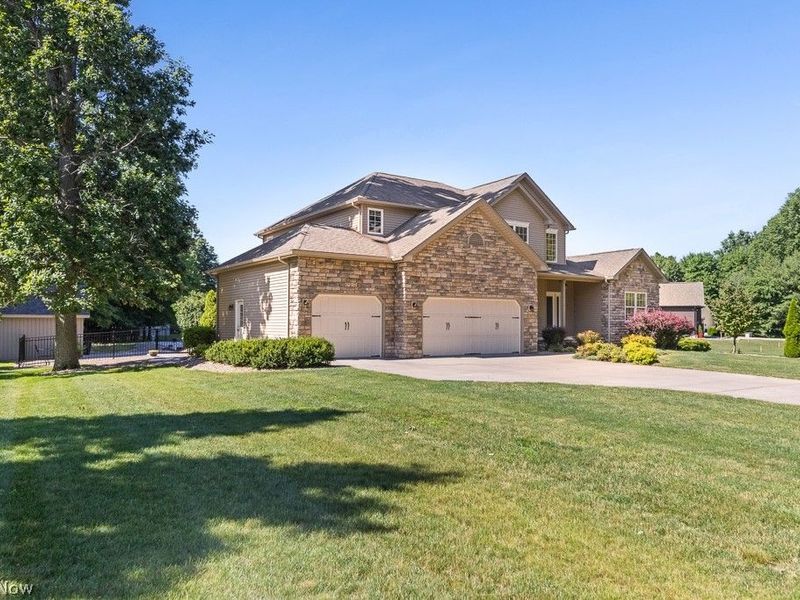 2820 Ashwood Drive, Alliance, OH 44601 Photo 2