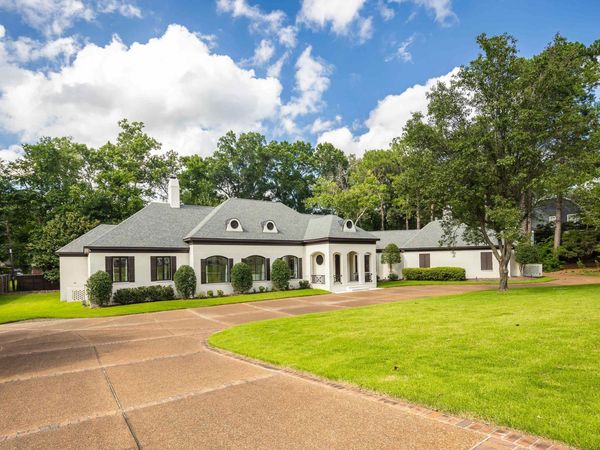 5352 N CLOVER DR, Memphis, TN 38120