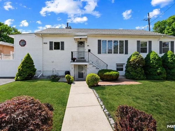55 Central Lane, SECAUCUS, NJ 07094