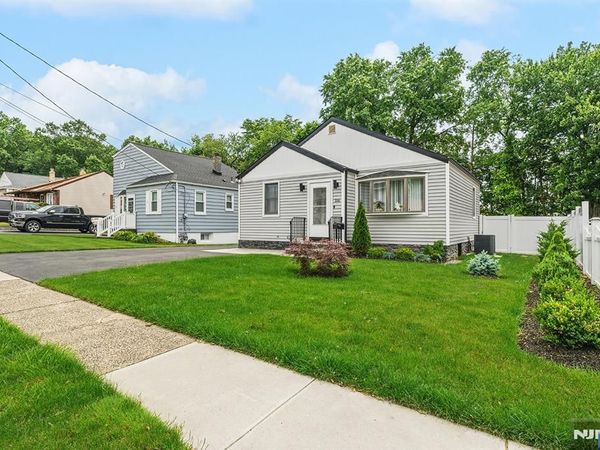 316 Boulevard S, SADDLE BROOK, NJ 07663