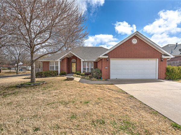 701 SW Maidstone Avenue, Bentonville, AR 72712