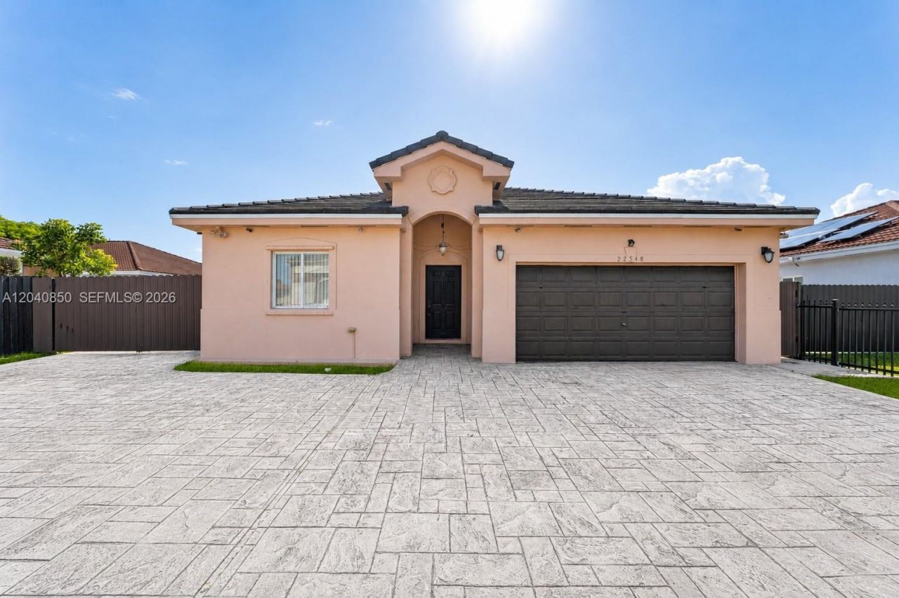 22548 SW 102nd Path, Cutler Bay, FL 33190 Main Photo