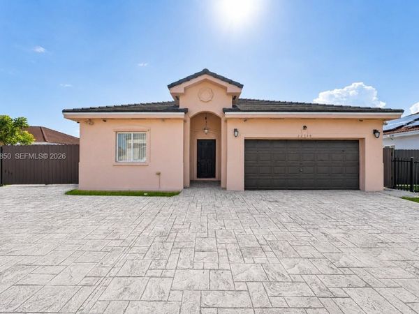 22548 SW 102nd Path , Cutler Bay, FL 33190