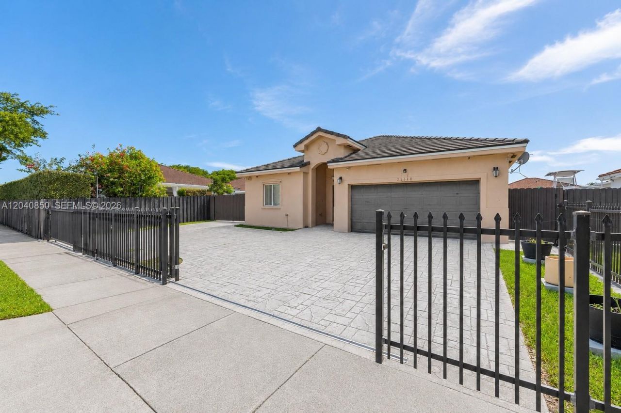 22548 SW 102nd Path, Cutler Bay, FL 33190 Photo