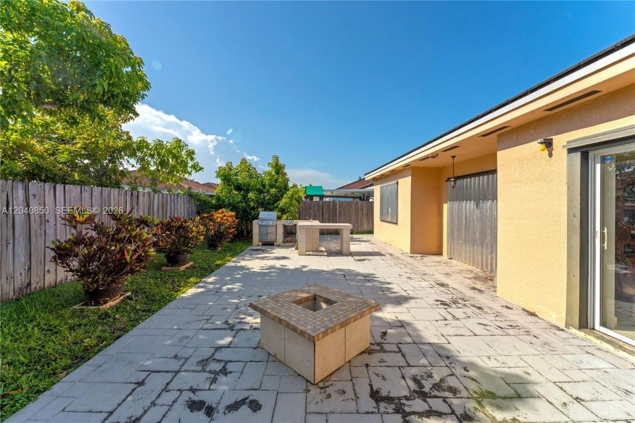 22548 SW 102nd Path, Cutler Bay, FL 33190 Photo