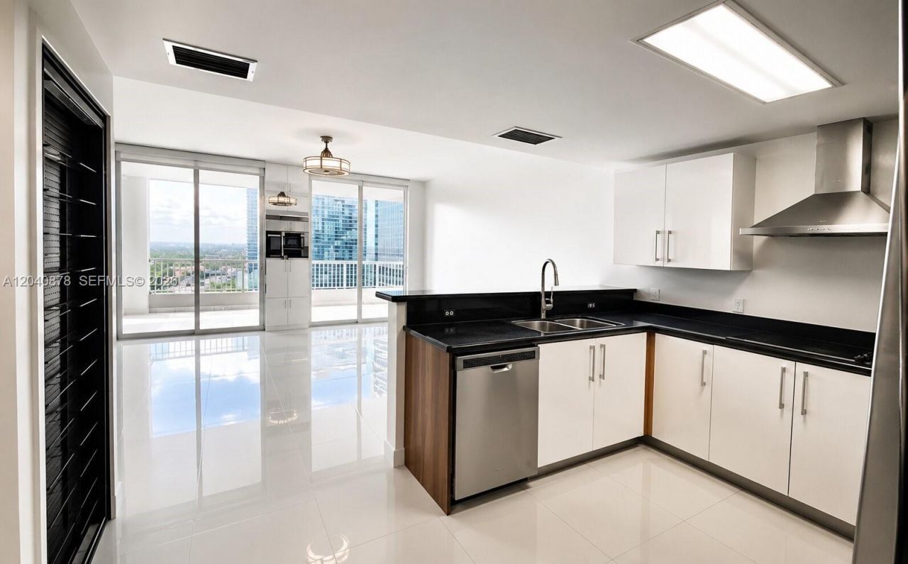 170 SE 14th St, Unit 2707, Miami, FL 33131 Photo