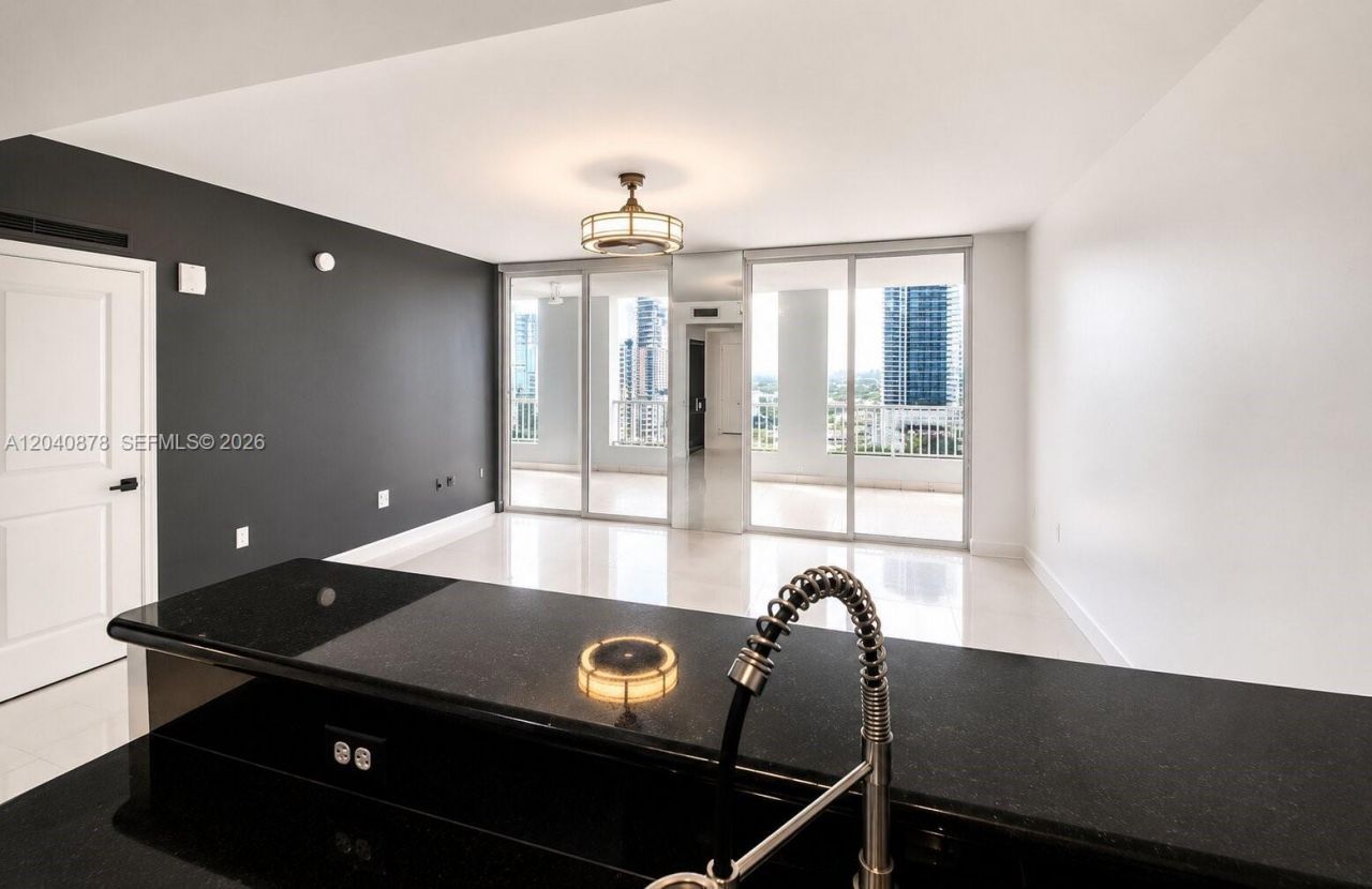 170 SE 14th St, Unit 2707, Miami, FL 33131 Photo