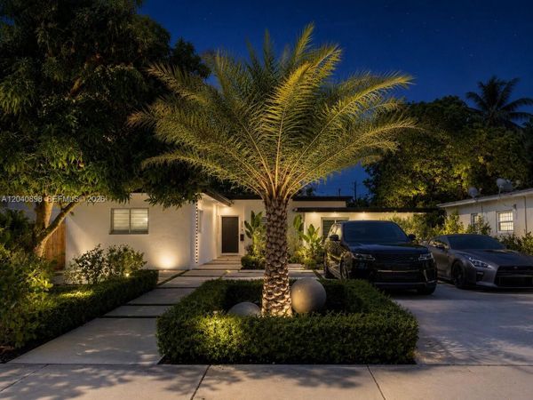 270 NW 104th St , Miami, FL 33150