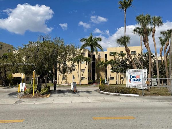 8625 NW 8th St , Unit 402, Miami, FL 33126