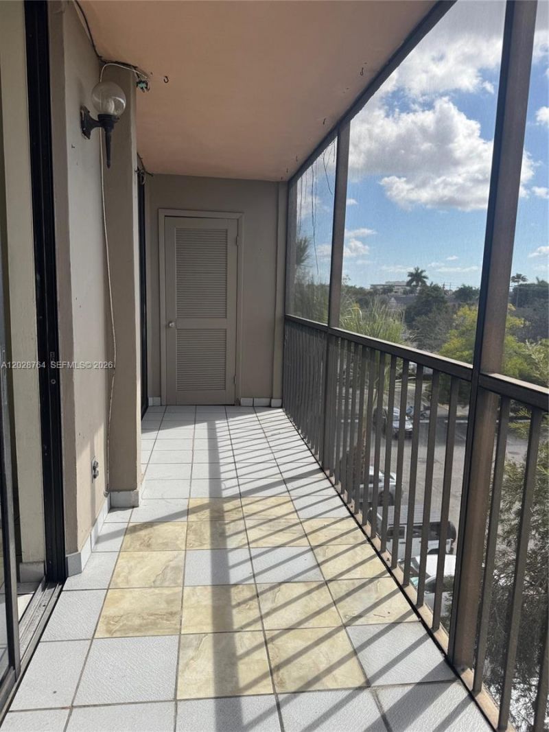 8625 NW 8th St, Unit 402, Miami, FL 33126 Photo