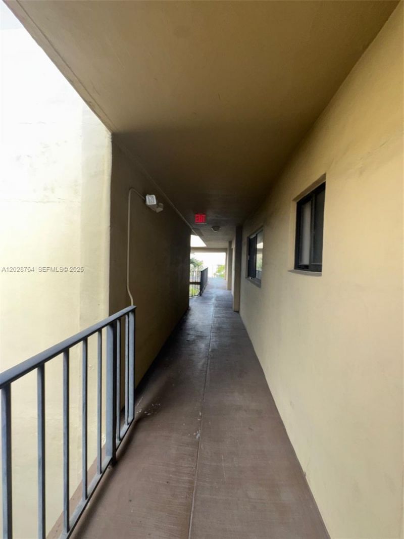 8625 NW 8th St, Unit 402, Miami, FL 33126 Photo
