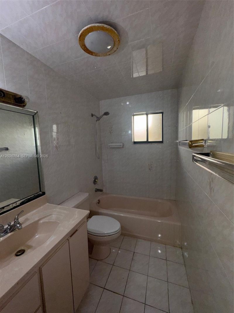 8625 NW 8th St, Unit 402, Miami, FL 33126 Photo