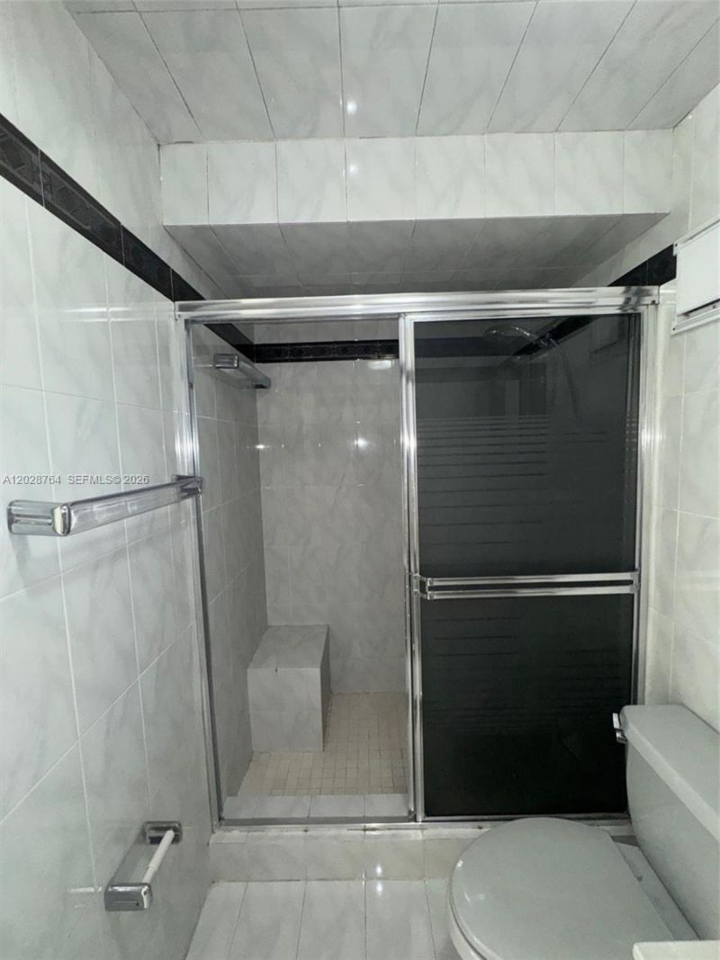 8625 NW 8th St, Unit 402, Miami, FL 33126 Photo