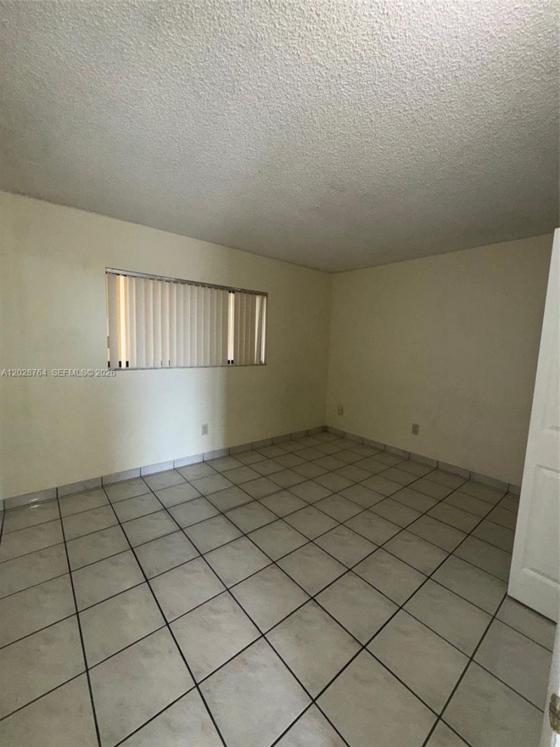 8625 NW 8th St, Unit 402, Miami, FL 33126 Photo