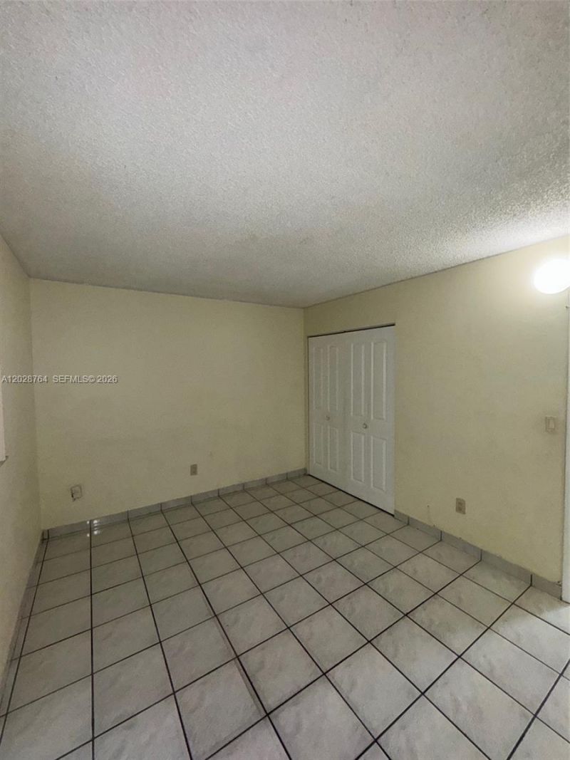 8625 NW 8th St, Unit 402, Miami, FL 33126 Photo