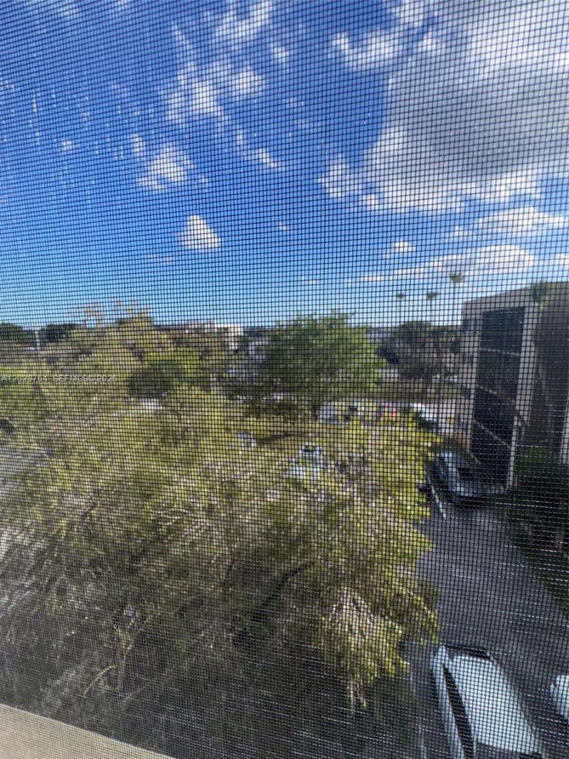 8625 NW 8th St, Unit 402, Miami, FL 33126 Photo