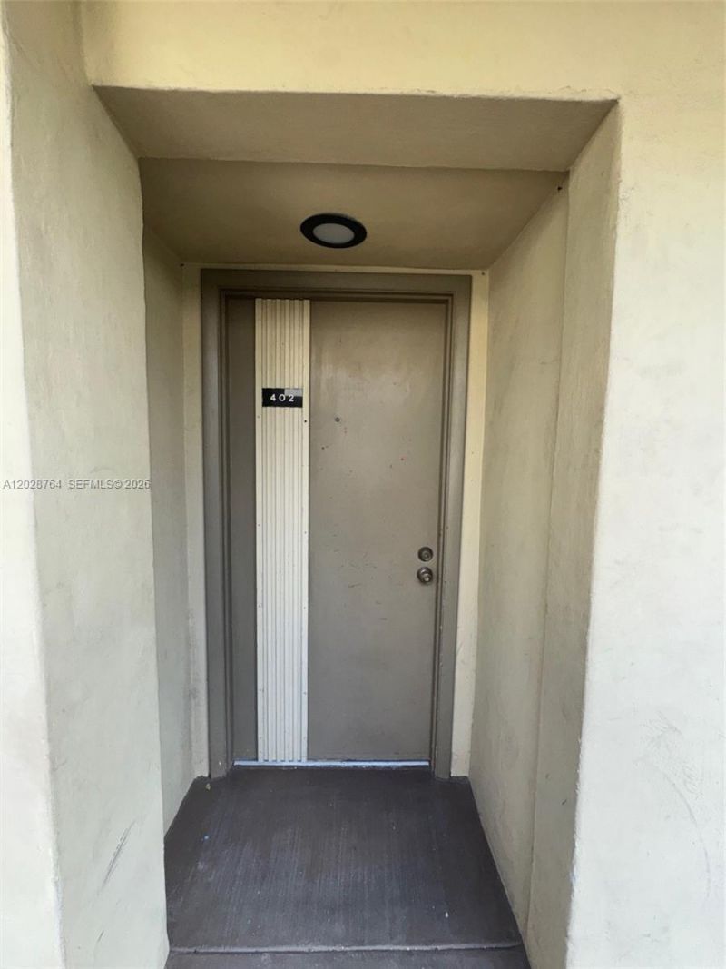 8625 NW 8th St, Unit 402, Miami, FL 33126 Photo