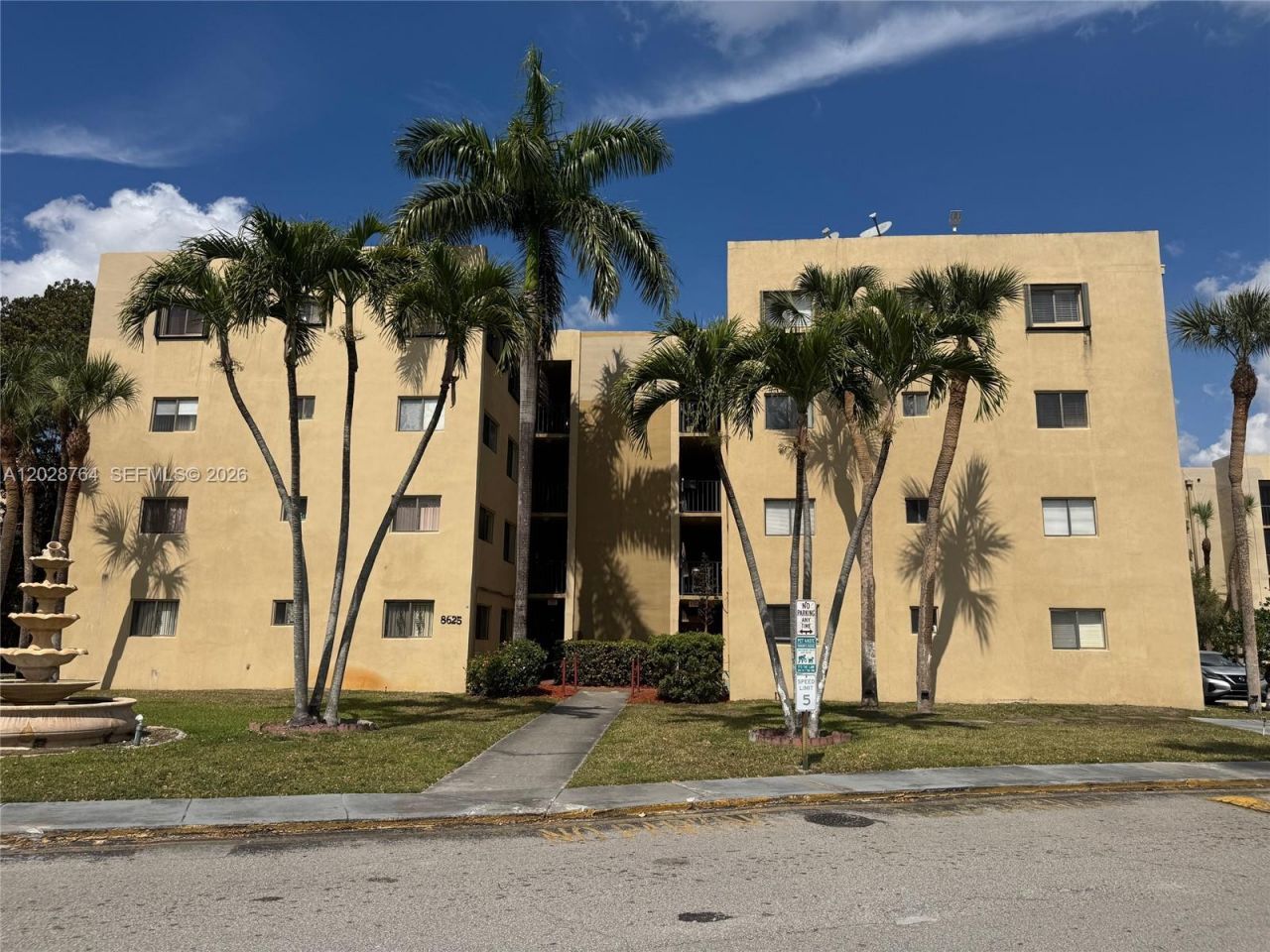 8625 NW 8th St, Unit 402, Miami, FL 33126 Photo