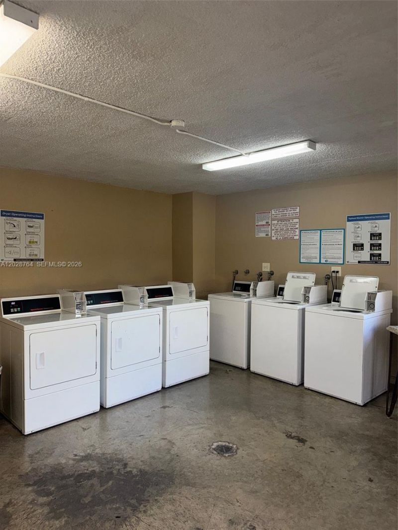 8625 NW 8th St, Unit 402, Miami, FL 33126 Photo