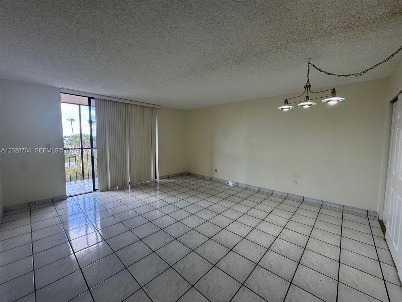 8625 NW 8th St, Unit 402, Miami, FL 33126 Photo