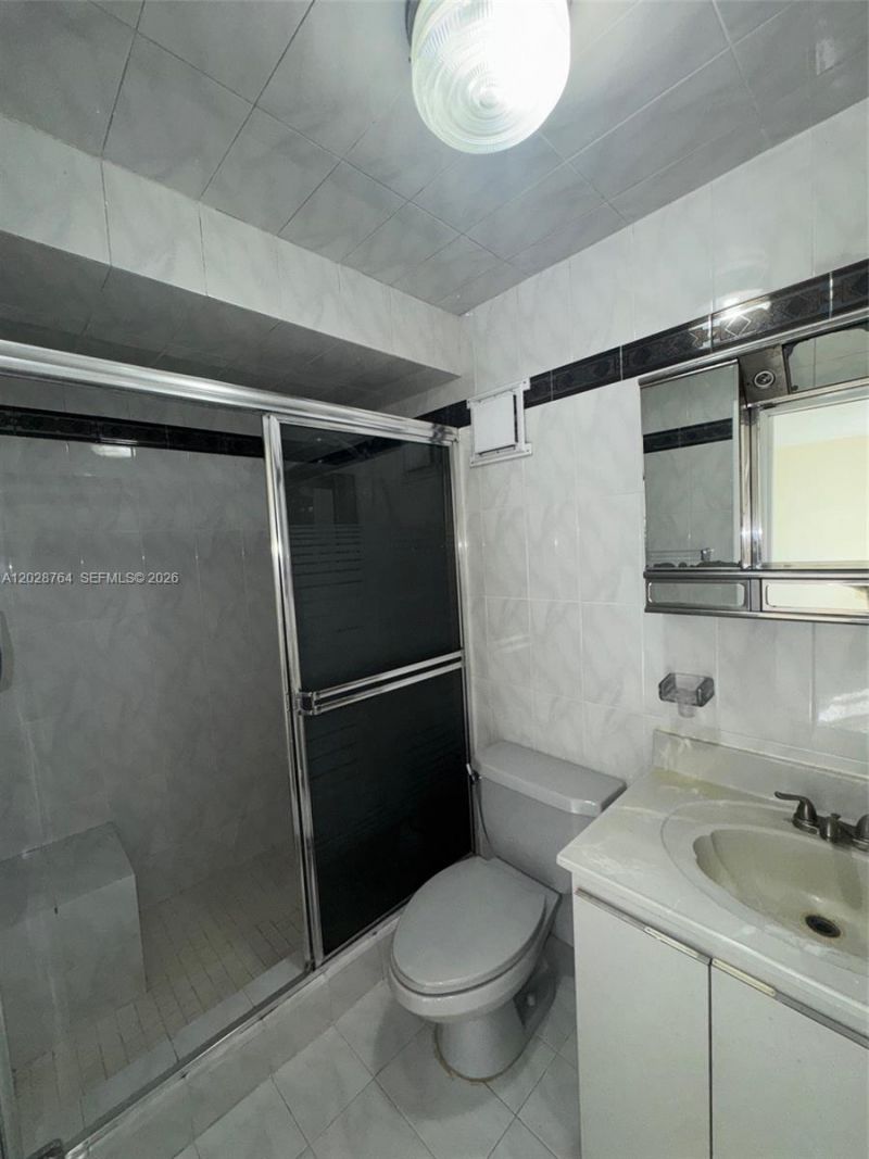 8625 NW 8th St, Unit 402, Miami, FL 33126 Photo