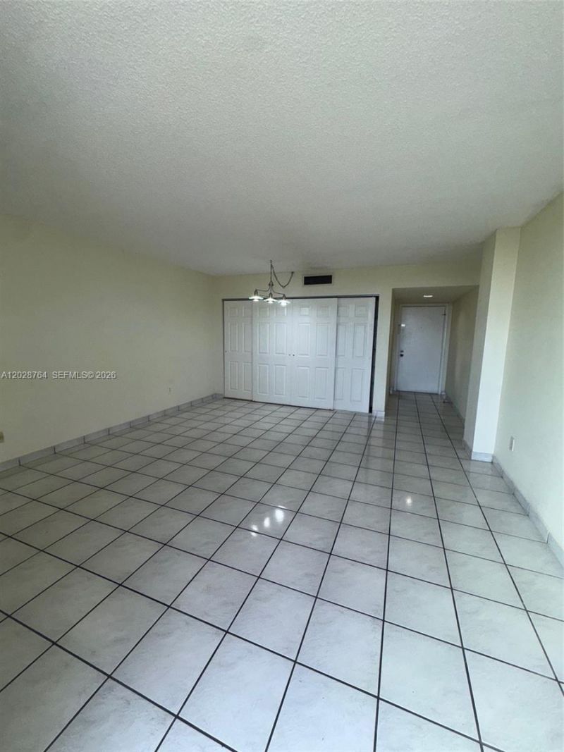 8625 NW 8th St, Unit 402, Miami, FL 33126 Photo