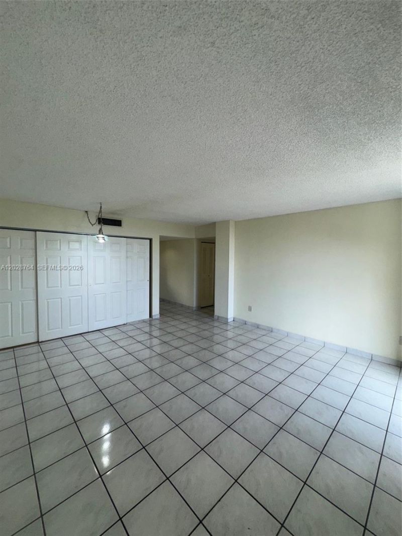 8625 NW 8th St, Unit 402, Miami, FL 33126 Photo