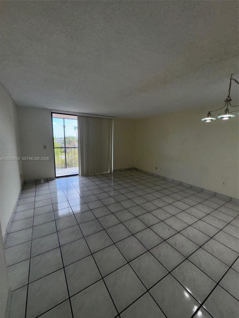 8625 NW 8th St, Unit 402, Miami, FL 33126 Photo