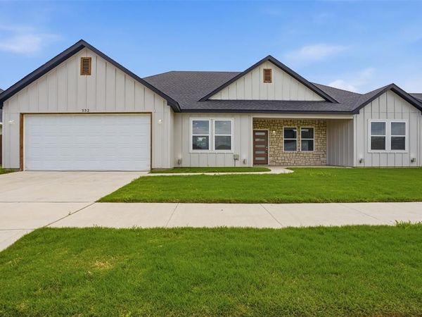 532 Highview Court, Godley, TX 76044