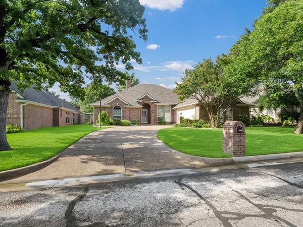 3317 Tiverton Court, Arlington, TX 76001