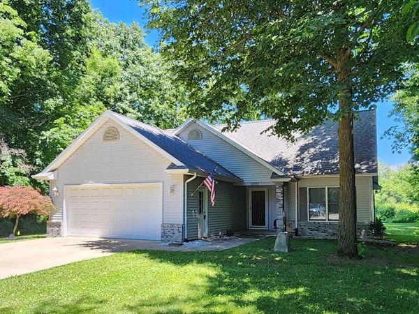 6999 E Tee Trail, Syracuse, IN 46567